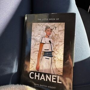 CHANEL Black Fashion Book